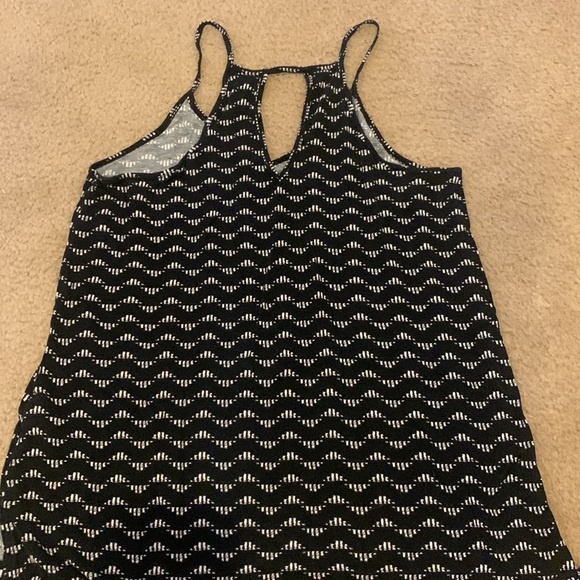 2 tank tops size small - Picture 3 of 5